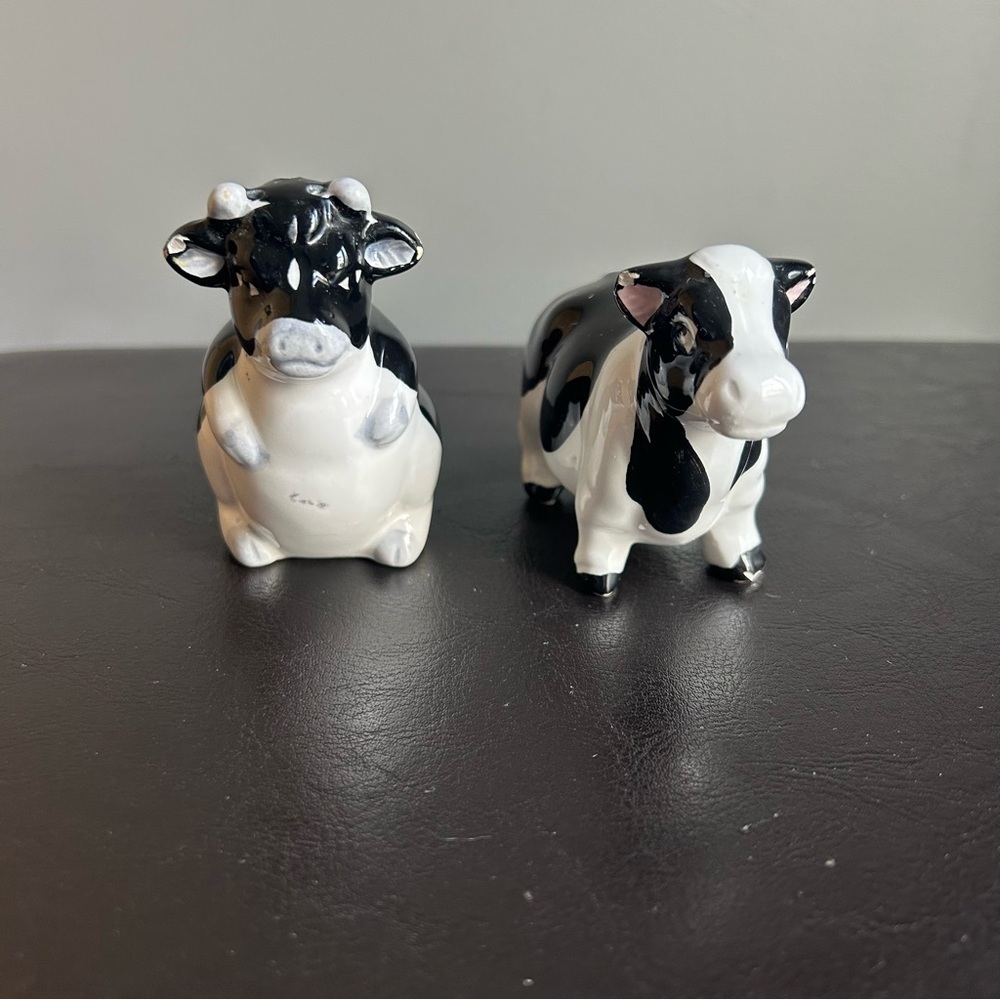 Vintage Black & White Ceramic Dairy Cow Salt & Pepper Shakers